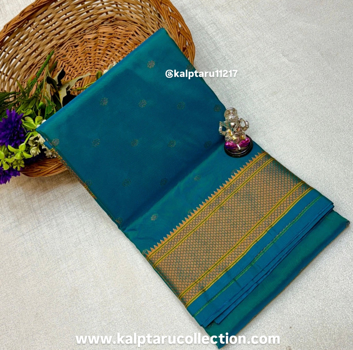 Shop premium Paithani family combo outfits online at Kalptaru Collection for memorable celebrations.